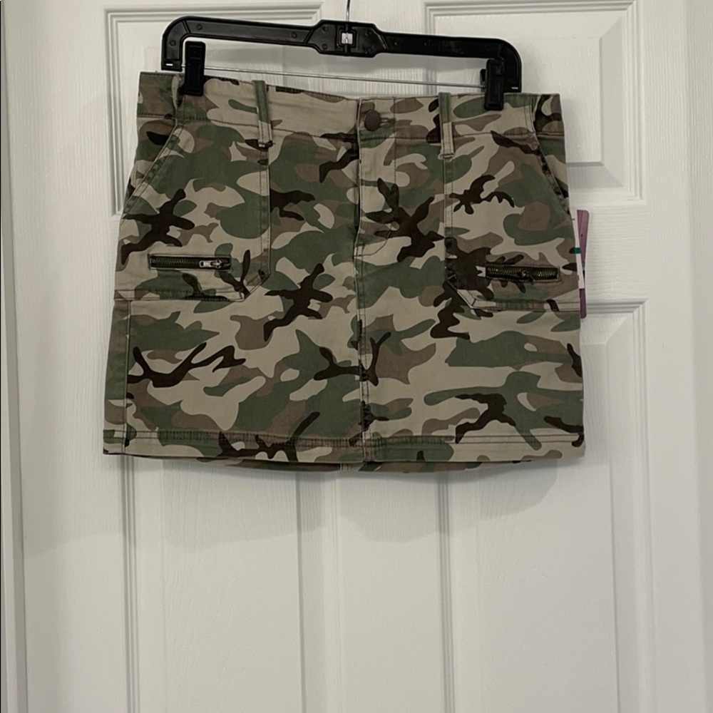 Love fire camo skirt